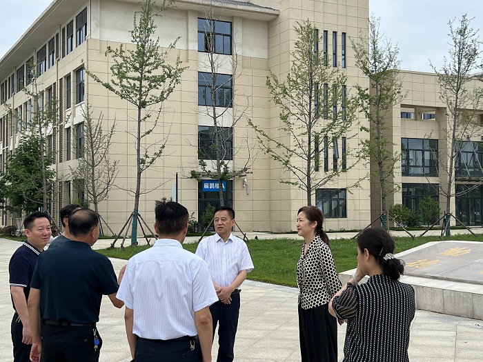 市政協(xié)副主席、淮南聯(lián)大黨委書記萬繼軍一行蒞臨淮南衛(wèi)生學(xué)校開展期末（暑假）校園安全檢查