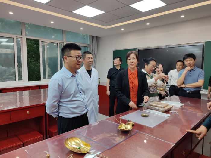【主題教育】學(xué)校黨委書記孫娟帶隊赴阜陽衛(wèi)生學(xué)校開展專題調(diào)研