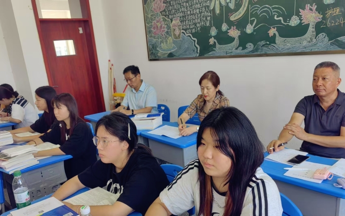 校領(lǐng)導(dǎo)深入課堂聽取“開學(xué)第一課”